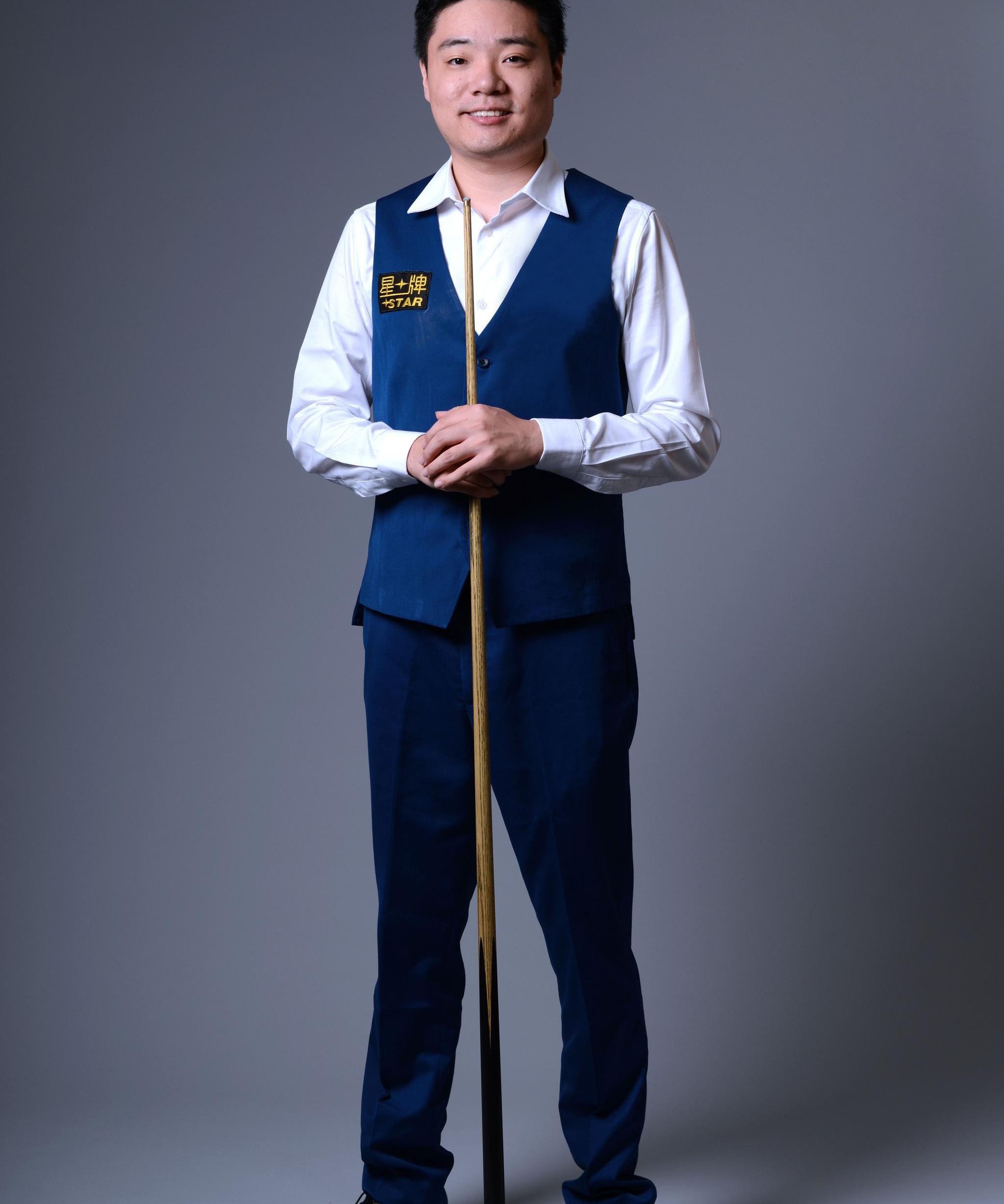 赛中显得更 赛中显得更