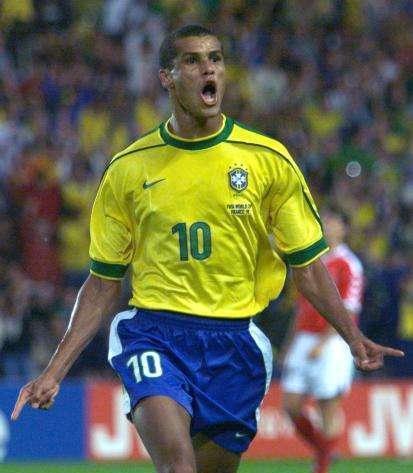 都渴望抓住 都渴望抓住